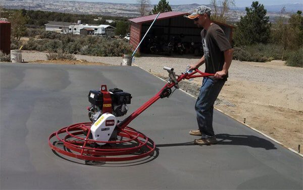 تقنية الهليكوبتر للخرسانة (Helicopter Concrete): الحل الأمثل لأرضيات ناعمة ومتينة للمصانع والمخازن