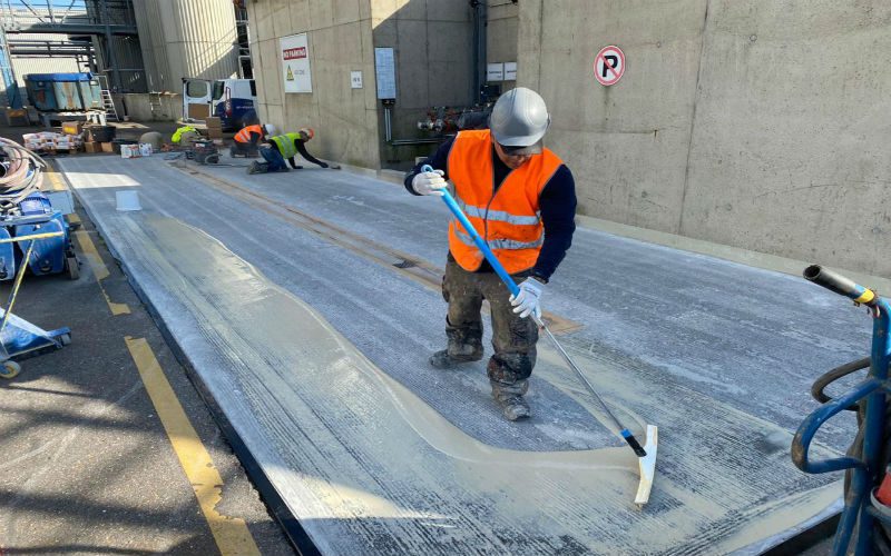 كيف صُممت أرضيات UCRETE لتدوم لعقود؟وداعاً للتشققات والتآكل