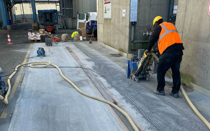 لماذا تعتبر أرضيات يوكريت ضرورة وليست رفاهية للمصانع الكيماوية في مصر ؟